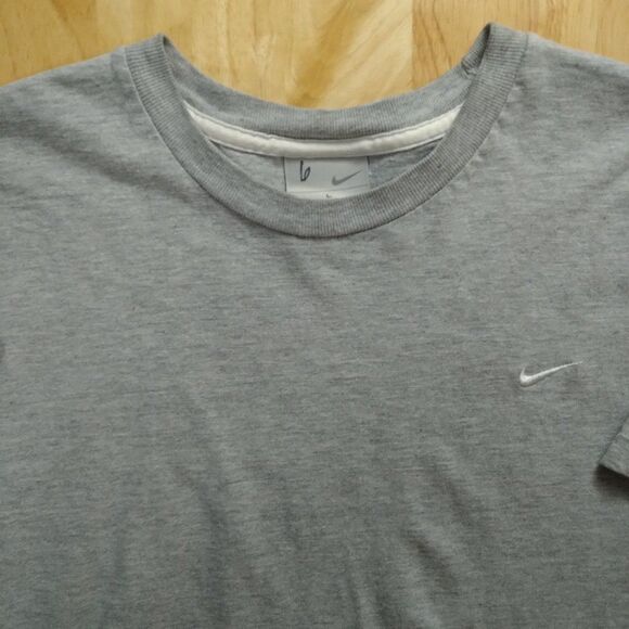Vintage Nike Small Swoosh Logo T-Shirt - Picture 1 of 8